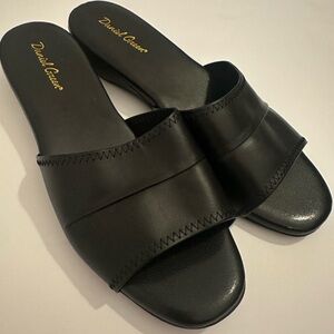 NWOT Daniel Green Black Size 7 Women's Dormie indoor/outdoor Slide Sandals
